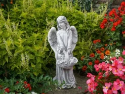 Gartendekoparadies Enfants & Anges-Adorable ange avec panier de fleurs