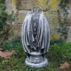 Gartendekoparadies Animaux-Alien sur un piédestal