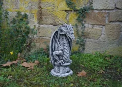 Gartendekoparadies Animaux-Alien sur un piédestal