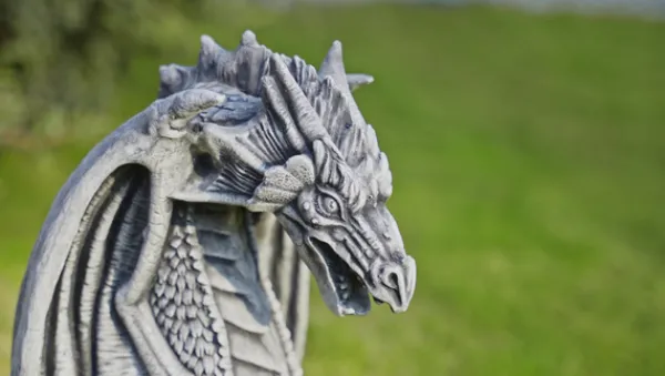 Gartendekoparadies Animaux-Alien sur un piédestal
