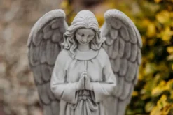 Gartendekoparadies Enfants & Anges-Ange priant avec des ailes