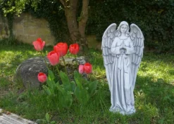 Gartendekoparadies Enfants & Anges-Ange priant avec des ailes