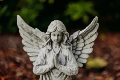 Gartendekoparadies Enfants & Anges-Ange priant avec des ailes