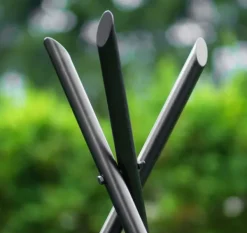 Gartendekoparadies Bols À Feu & Poêles De Jardin-Barbecue 2 Grilles de Cuisson suspendu «TIPI» sur Trépied 210 cm – en acier inox 70 cm et 40 cm