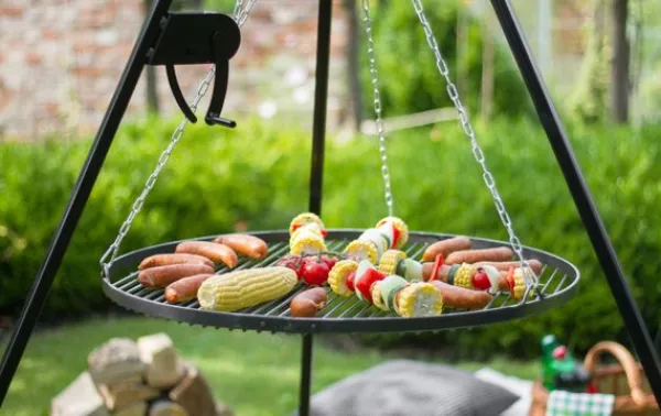 Gartendekoparadies Bols À Feu & Poêles De Jardin-Barbecue Grille de Cuisson suspendu sur Trépied 180 cm – en acier avec moulinet