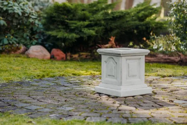 Gartendekoparadies Colonnes & Socles-Base avec deux reliefs