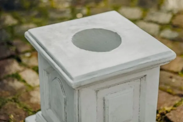 Gartendekoparadies Colonnes & Socles-Base avec deux reliefs