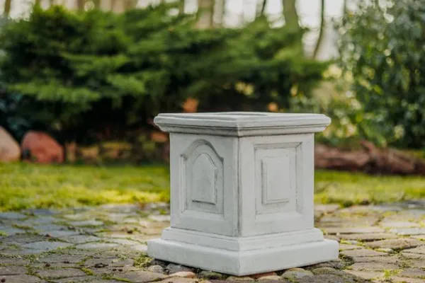 Gartendekoparadies Colonnes & Socles-Base avec deux reliefs