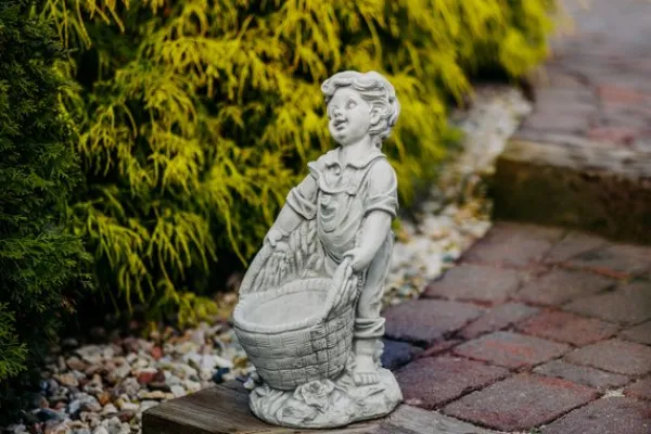 Gartendekoparadies Enfants & Anges|Jardinières-Beau garçon avec un panier de plantes