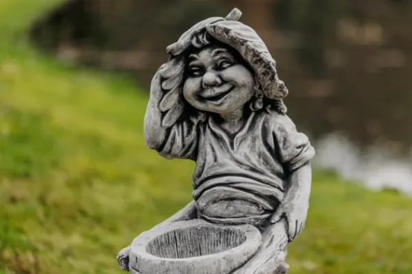Gartendekoparadies Gnome-Ce gnome est vraiment occupé
