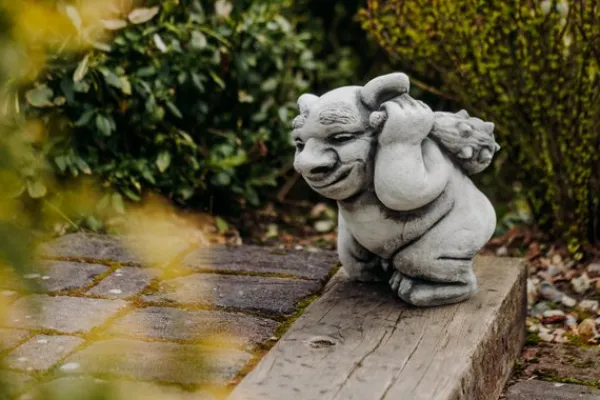 Gartendekoparadies Trolls-Ce troll se prend pour un Néandertalien