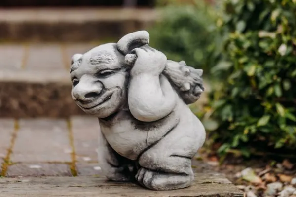 Gartendekoparadies Trolls-Ce troll se prend pour un Néandertalien