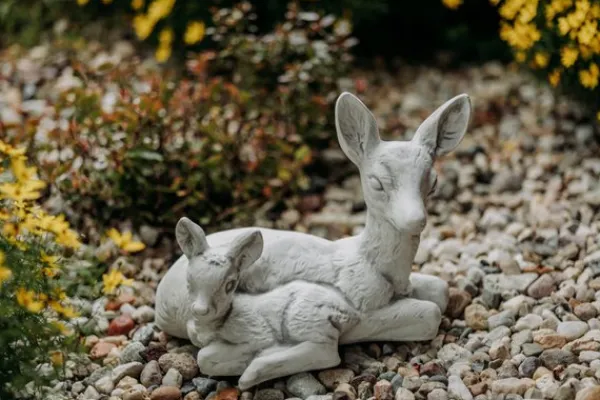 Gartendekoparadies Animaux-Cerf couché avec faon