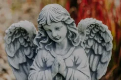 Gartendekoparadies Enfants & Anges-Cet ange se tient fermement sur un rocher