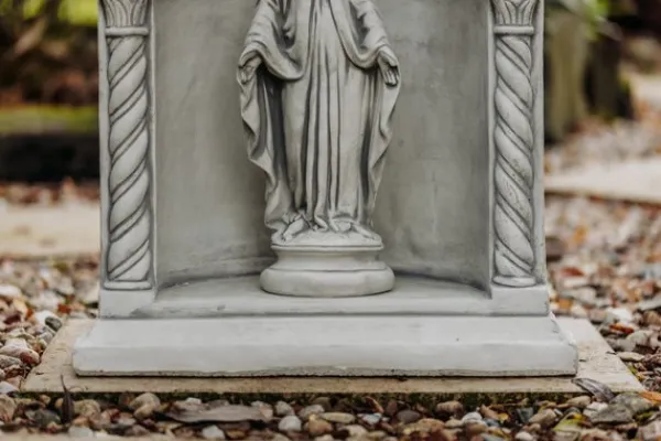 Gartendekoparadies Figures & Statues|Enfants & Anges-Chapelle avec la statue de Sainte-Marie
