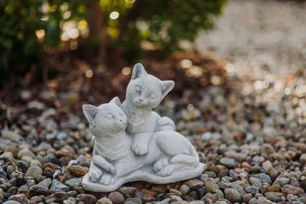 Gartendekoparadies Animaux-Couple de chats jouant