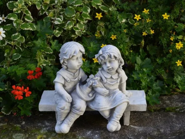 Gartendekoparadies Enfants & Anges-Deux figures d'enfants sur le banc