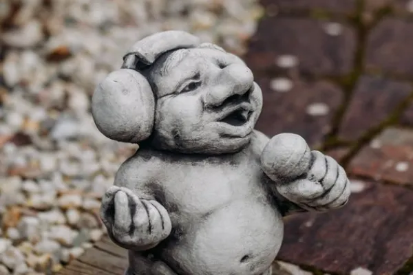 Gartendekoparadies Trolls-DJ troll : "Rock Me"