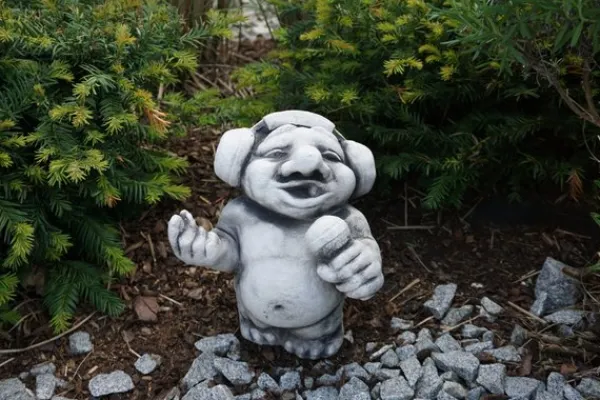 Gartendekoparadies Trolls-DJ troll : "Rock Me"