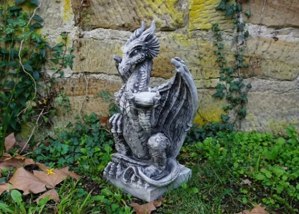 Gartendekoparadies Animaux-dragon sur un piédestal