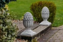 Gartendekoparadies Belle-Ensemble de deux grosses pommes de pin