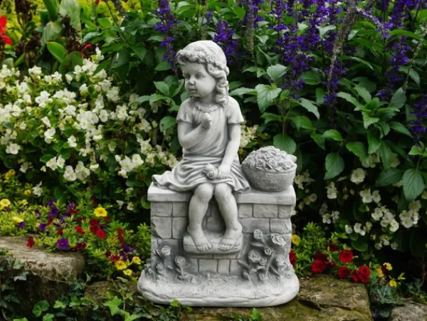 Gartendekoparadies Enfants & Anges-Figure de petite fille sur le mur de briques