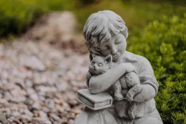 Gartendekoparadies Enfants & Anges-Figurine garçon avec petit chat