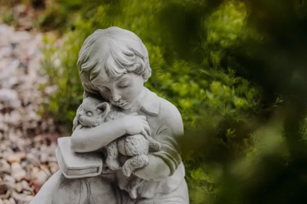 Gartendekoparadies Enfants & Anges-Figurine garçon avec petit chat