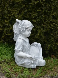 Gartendekoparadies Enfants & Anges-Fille avec livre préféré