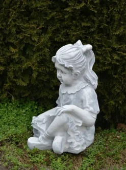 Gartendekoparadies Enfants & Anges-Fille avec livre préféré