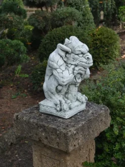 Gartendekoparadies Gargouilles-Gargouille avec épée