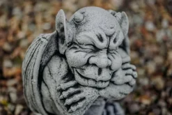 Gartendekoparadies Gargouilles-Gargoyle with Sword