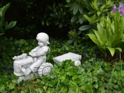 Gartendekoparadies Jardinières-Garçon avec tracteur et remorque