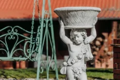 Gartendekoparadies Figures & Statues|Jardinières-Garçon avec un grand bol de plantes