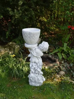 Gartendekoparadies Belle|Jardinières-Garçon avec un pot de fleurs