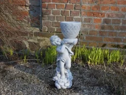 Gartendekoparadies Belle|Jardinières-Garçon avec un pot de fleurs