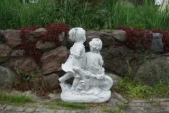 Gartendekoparadies Enfants & Anges-Garçon et fille avec brouette