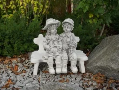 Gartendekoparadies Enfants & Anges-Garçon et fille sur un banc
