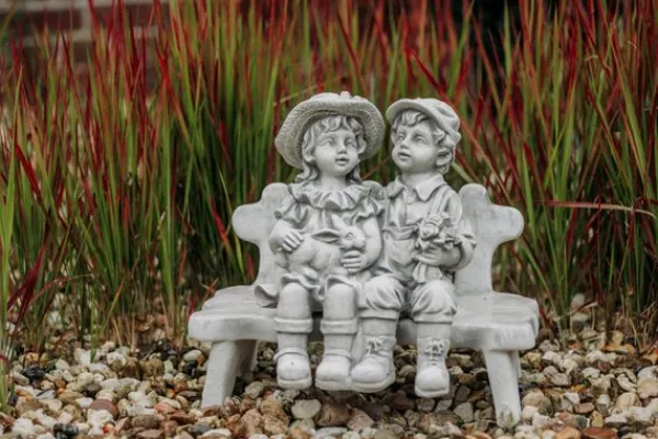 Gartendekoparadies Enfants & Anges-Garçon et fille sur un banc