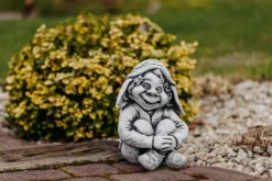 Gartendekoparadies Gnome-Gnome est assis dans le jardin et attend