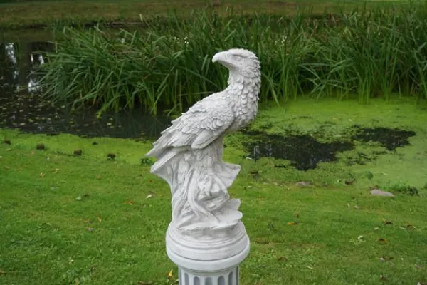 Gartendekoparadies Animaux-Grand aigle sur socle rond