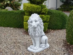 Gartendekoparadies Animaux-Grand lion Leo regardant droit