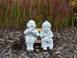 Gartendekoparadies Enfants & Anges-Grand-père et grand-mère sur un banc dans le jardin