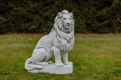 Gartendekoparadies Animaux-Immense lion de pierre sur socle tourné vers la droite