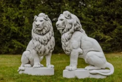 Gartendekoparadies Animaux-Immense lion de pierre sur socle tourné vers la droite