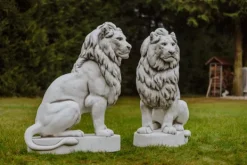 Gartendekoparadies Animaux-Immense lion de pierre sur socle tourné vers la droite