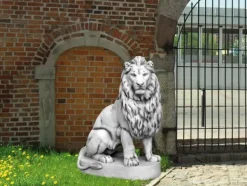 Gartendekoparadies Animaux-Immense lion de pierre sur socle tourné vers la droite