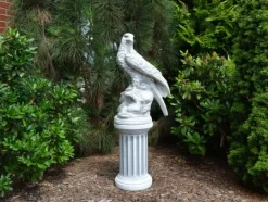 Gartendekoparadies Animaux-Imposant aigle sur socle rond
