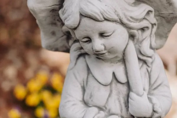 Gartendekoparadies Enfants & Anges-Jeune couple avec parapluie