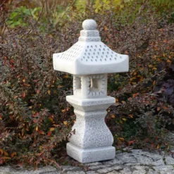 Gartendekoparadies Lanternes En Pierre-Lampe en pierre tachi-gata : symbole de la culture asiatique